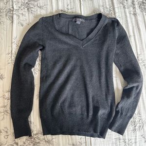 Forever 21 gray v-neck sweater | size small